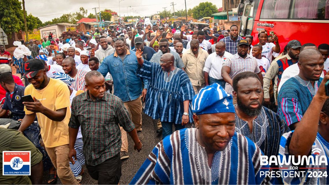 Bawumia tours North East Region, embarks on house-to-house campaign