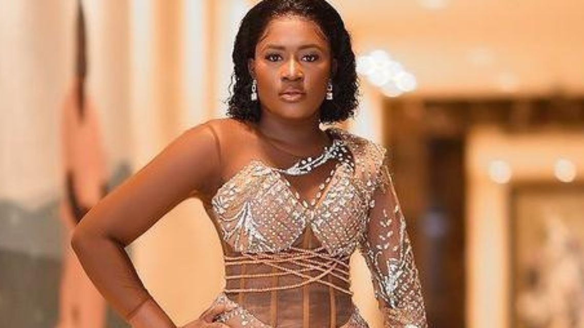 Fella underwent surgery post-pregnancy to advertise for her slim tea business – Medikal