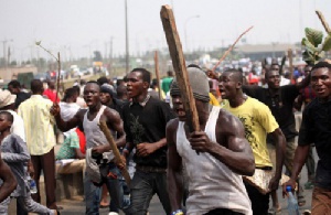 Bibiani Old Town residents beat suspected thief to a pulp, shave his hair