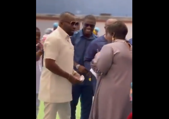 Video: Kwame Despite snubs MC who asked him for a dollar note at a wedding ceremony