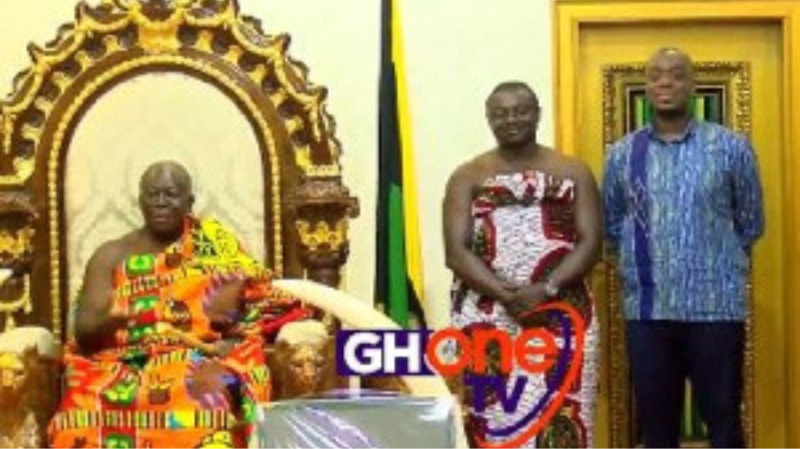 Get up, don’t sit – Asantehene tells NPP’s JFK at Manhyia