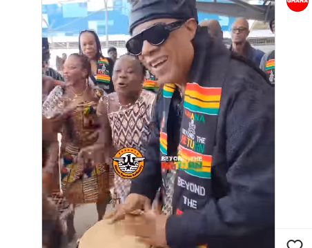 Watch American star Stevie Wonder skillfully play a conga drum at the airport soon after he arrives in Ghana