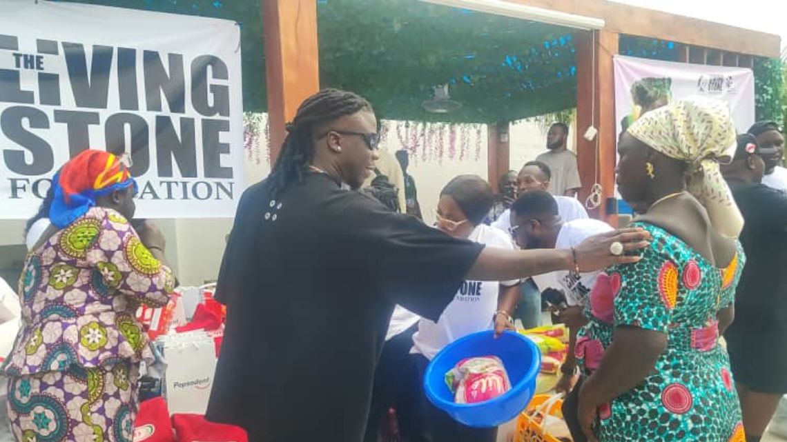 VIDEO: How Stonebwoy’s Livingstone Foundation suprised mothers in Kasoa on mother’s day
