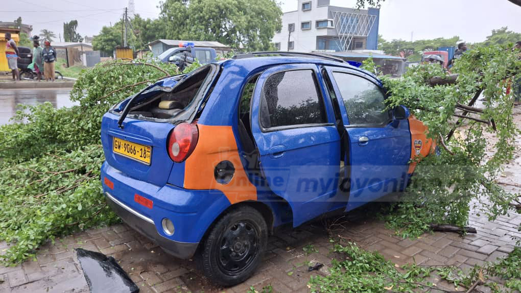 2 narrowly escape death after roof falls on them during Wednesday’s rainstorm