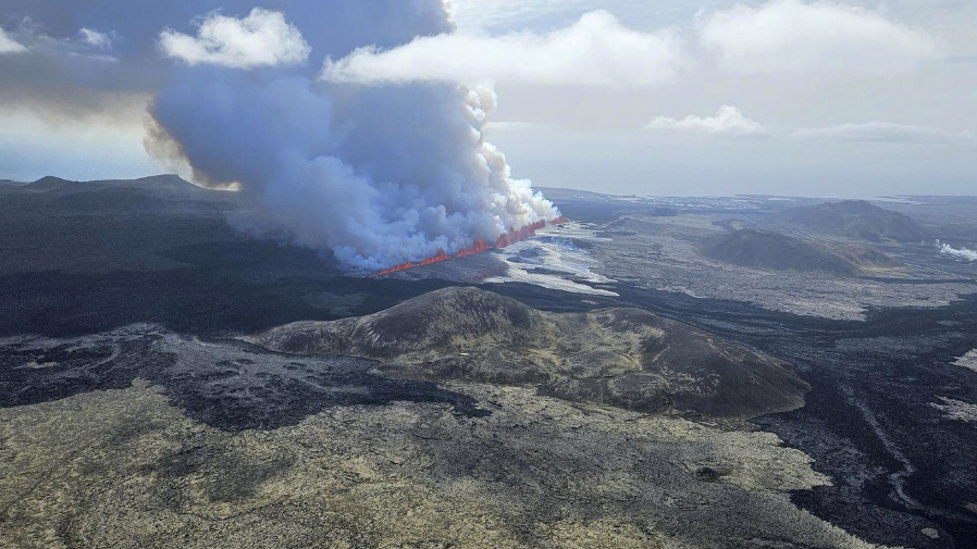 Southwest Iceland volcano begins to erupt once again