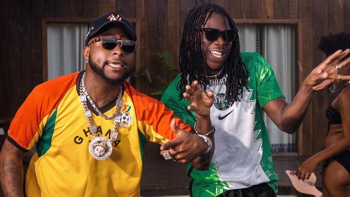 ‘Numero uno no debate, you deserve Artist of the Year Award’ – Davido lauds Stonebwoy