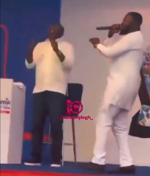 Watch Bawumia boogie to Guru’s ‘Lapaz Toyota’ song