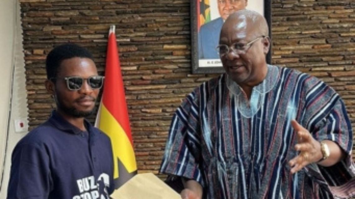 Mahama gifts ‘Buzstopboys’ GHC50k for clean Ghana campaign