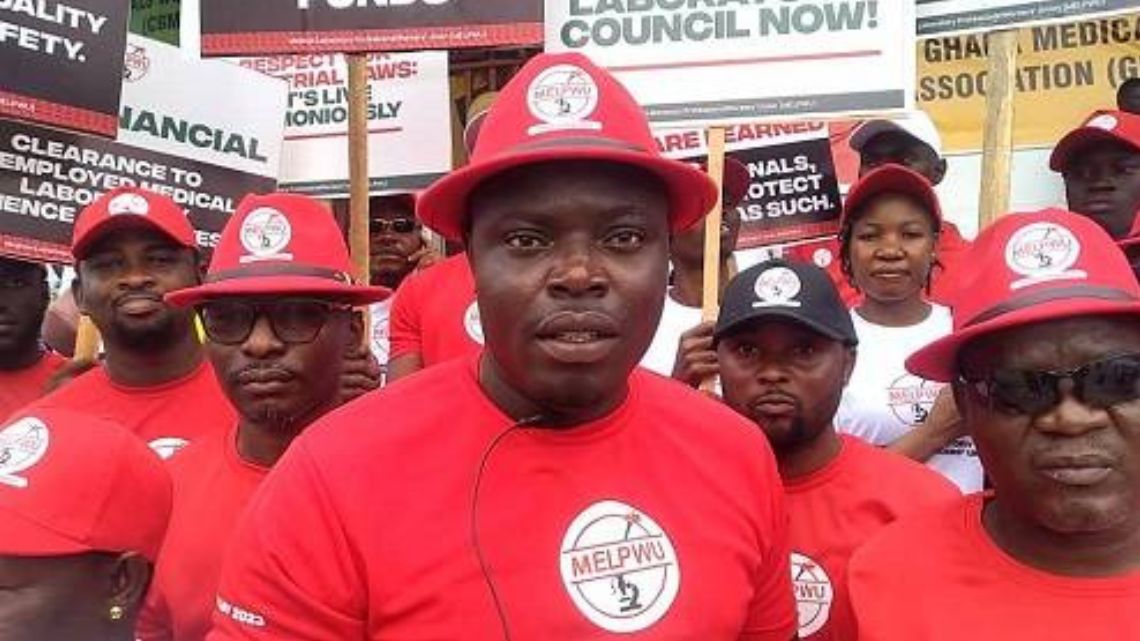 Medical laboratory workers temporarily suspend strike action