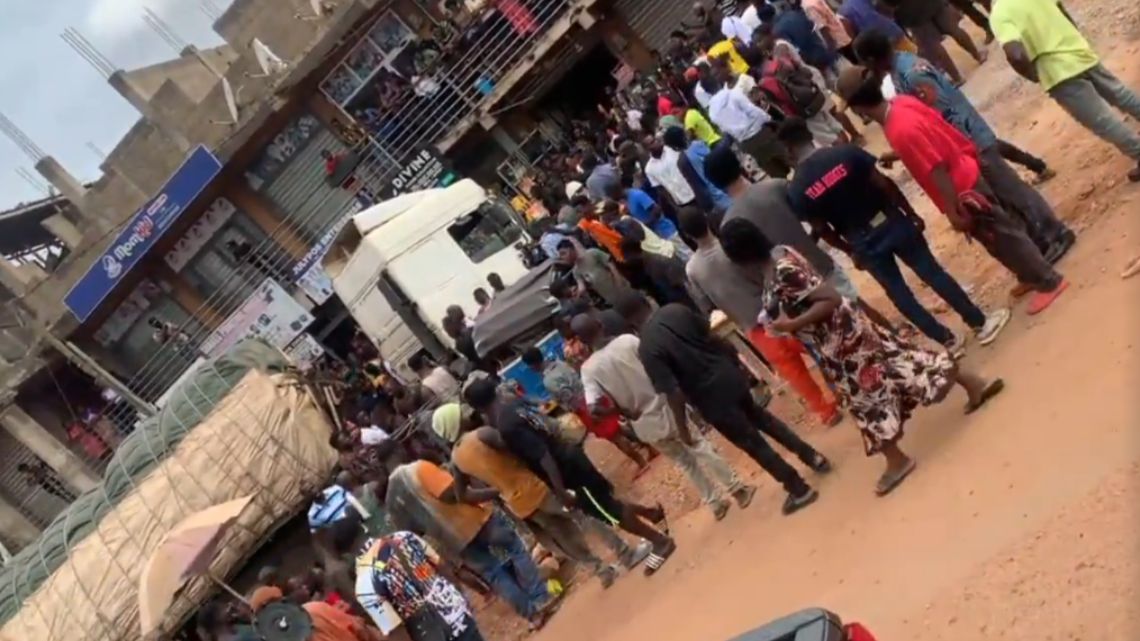 Driver’s miraculous maneuver on Kumasi’s Maakro road after break failure  saves lives
