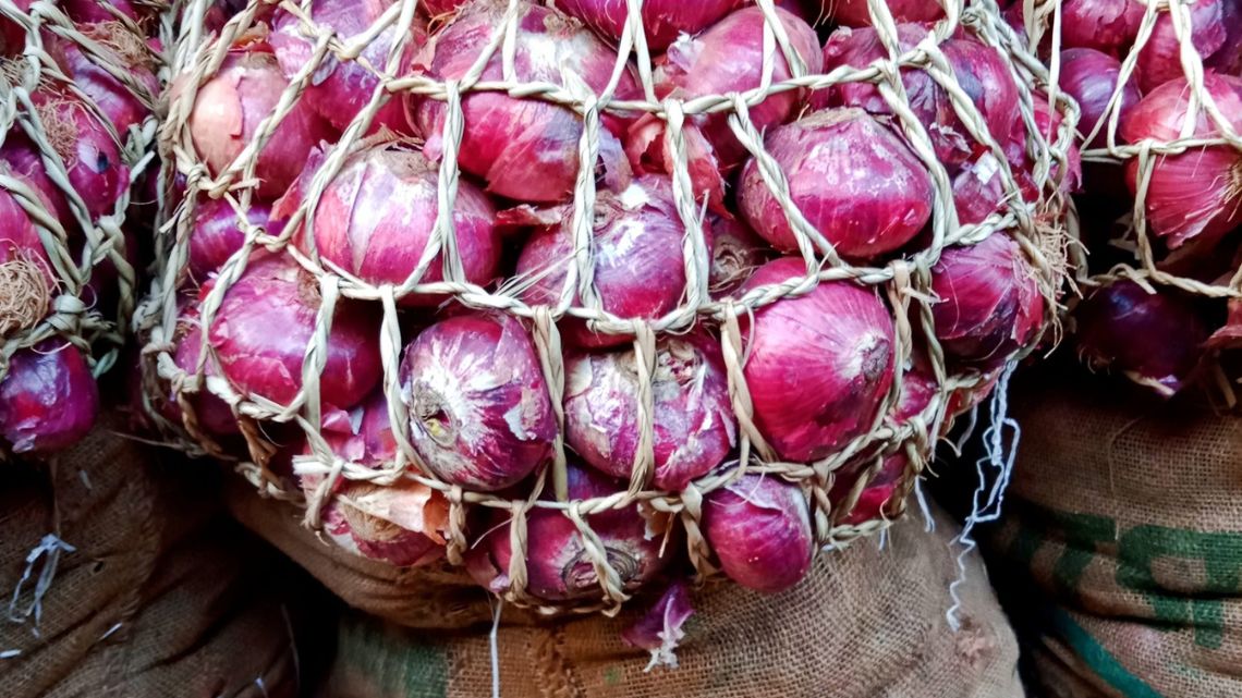 Sack of onions sold for GHC600 a week ago, now selling for GHC1,050 – Reports