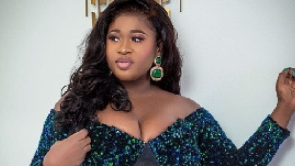 “I hit a fan so hard with my mic after he pressed my breast, he ended up in the hospital” – Sista Afia