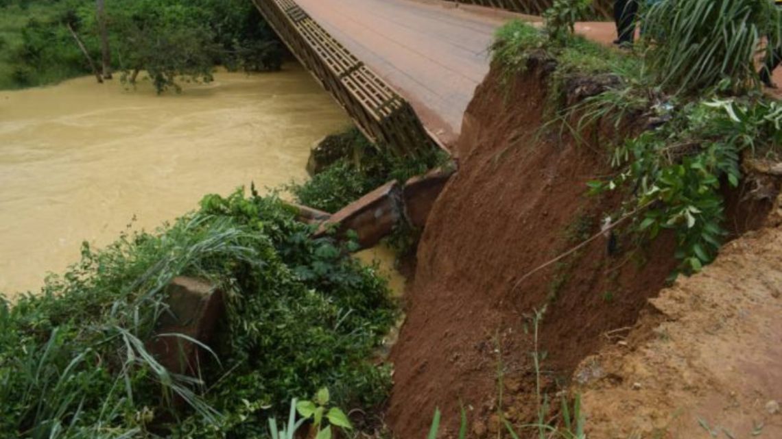 Enchi-Elubo bridge collapses, residents stranded