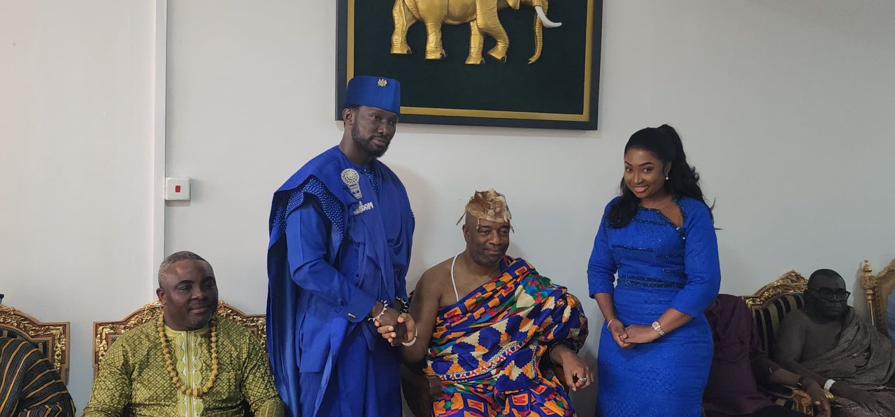 Ga Mantse receives two sheep and 50 kente from Cheddar