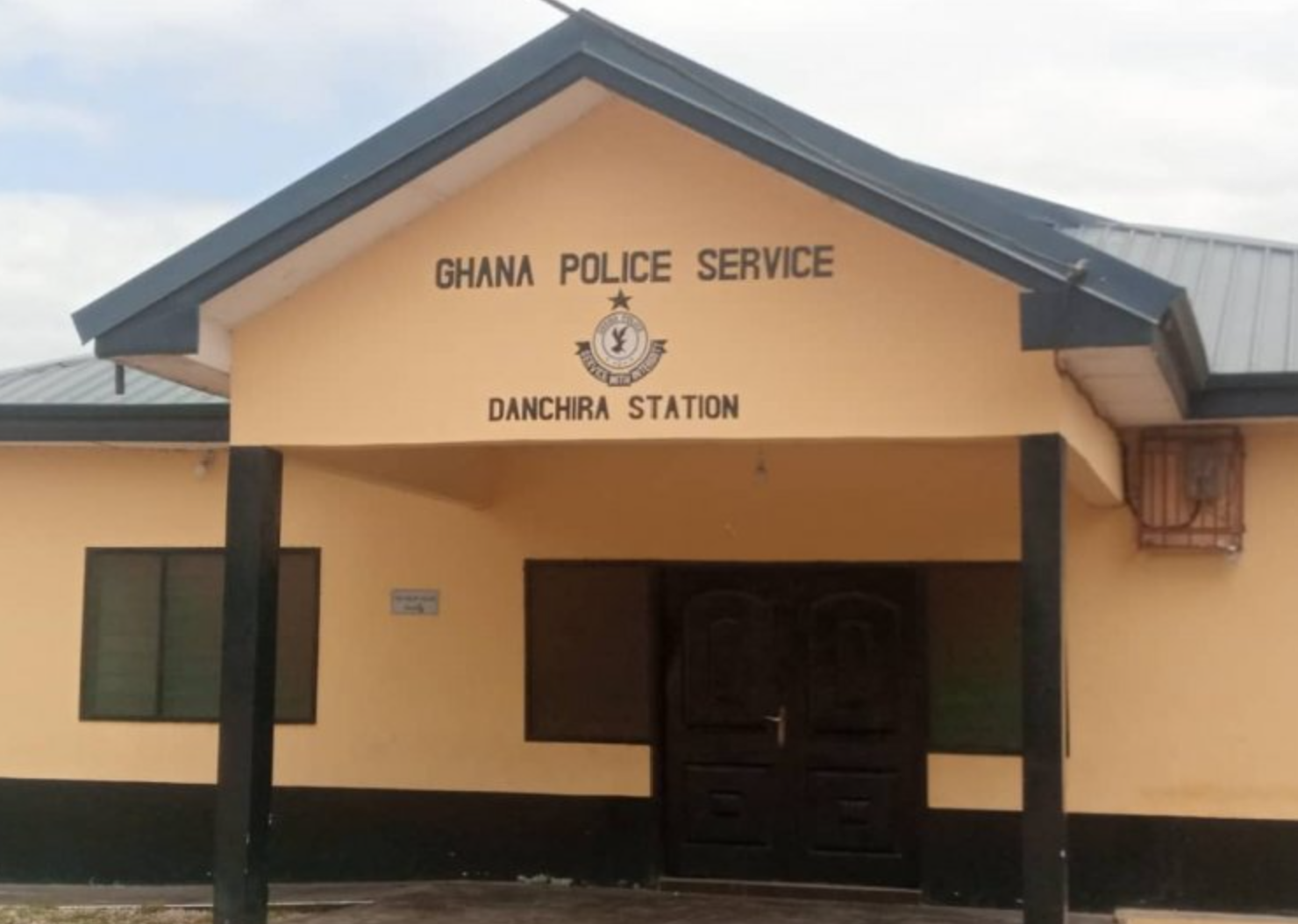 Police officer shoots ‘trotro’ mate at Danchira checkpoint