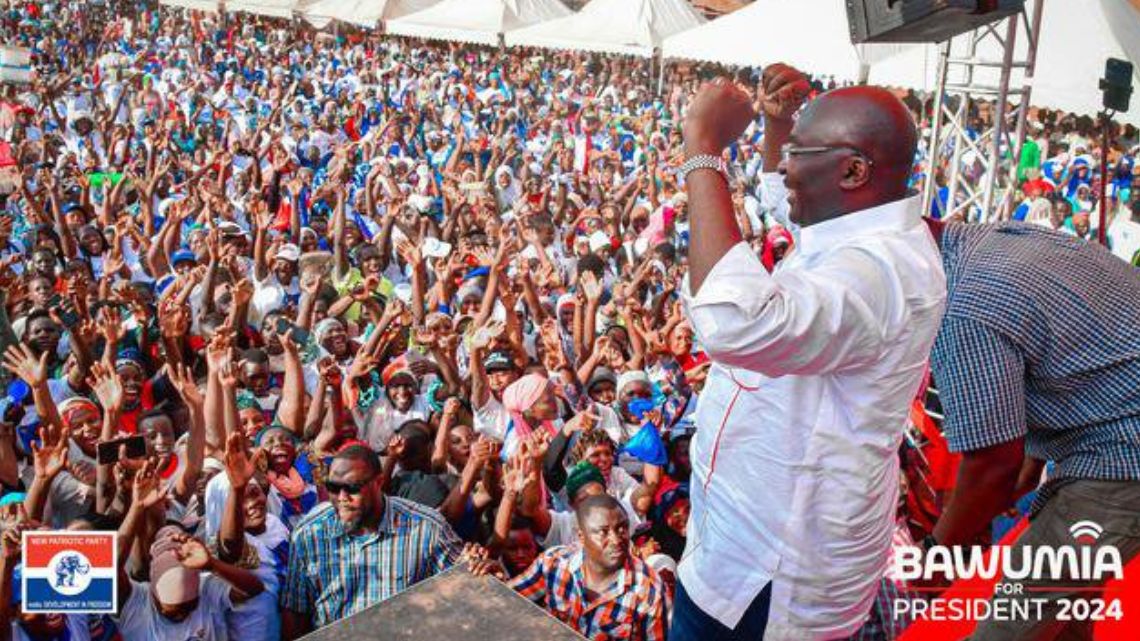 You can take phones and pay GHC2 monthly when I become president – Bawumia to public