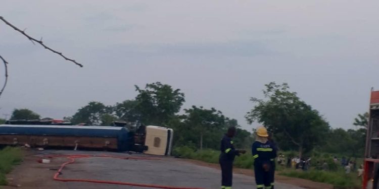 Fuel tanker from Burkina Faso overturns on Kintampo-Kumasi/Accra Highway