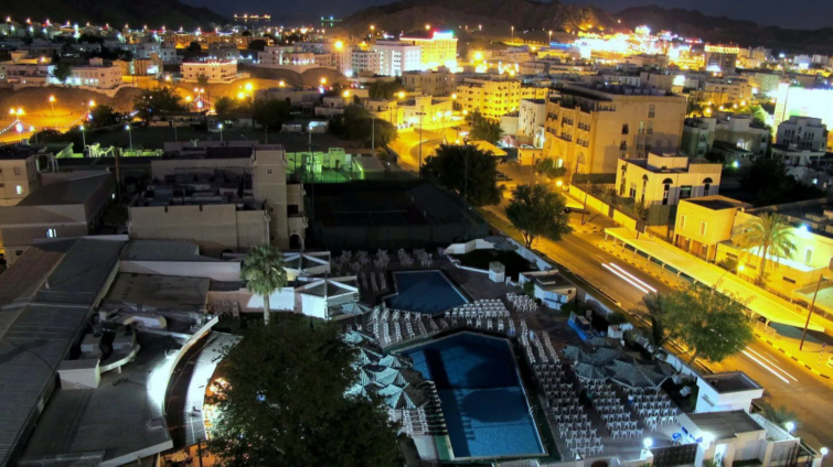 Gunman kills 4 in shooting near Oman mosque