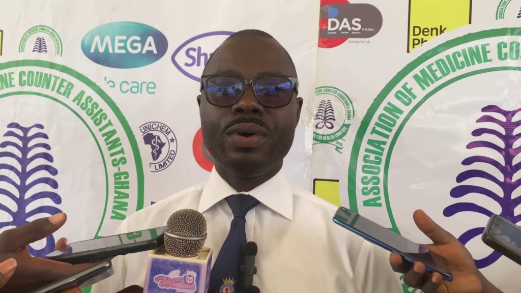 Medicine Counter Assistants dissatisfied with poor service conditions