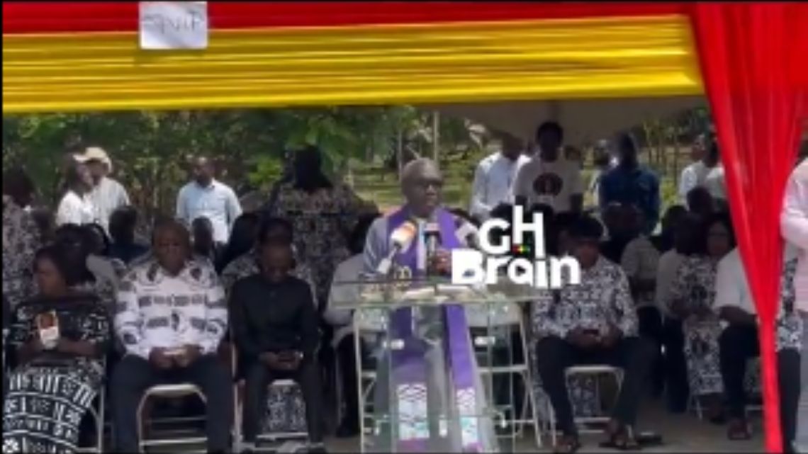 Video: The moment a Rev. introduces Mahama as NPP flagbearer
