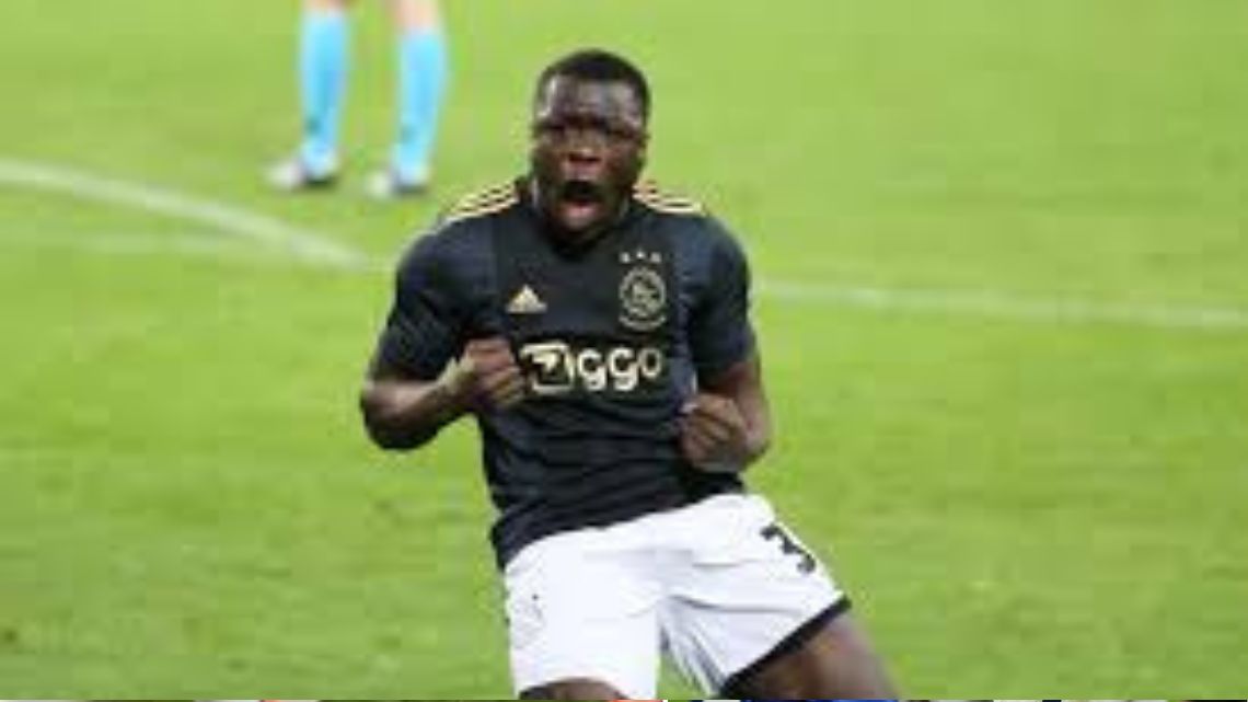 Arsenal, Man United battle for Brobbey