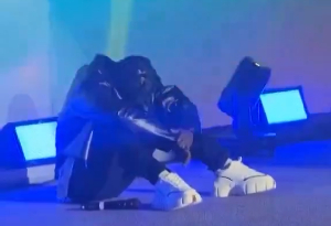 Video: King Paluta breaks down in tears during his performance at a UK concert