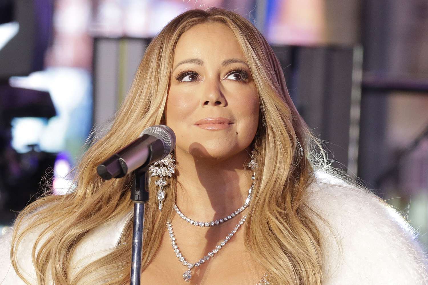 Mariah Carey mourns her mother, sister who died on the same day