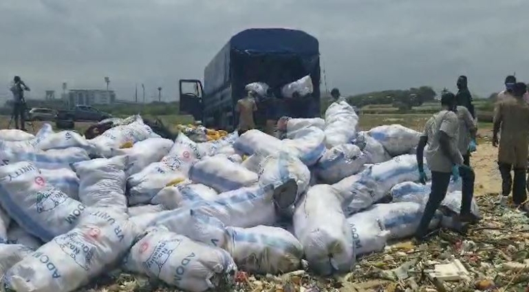 Video: Over 240 packs of marijuana, cocaine set on fire