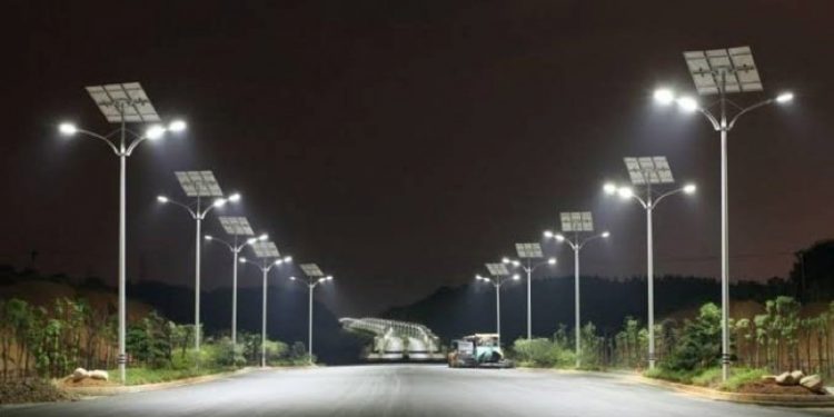 Fixing faulty streetlights is not our duty – Ministry of Roads
