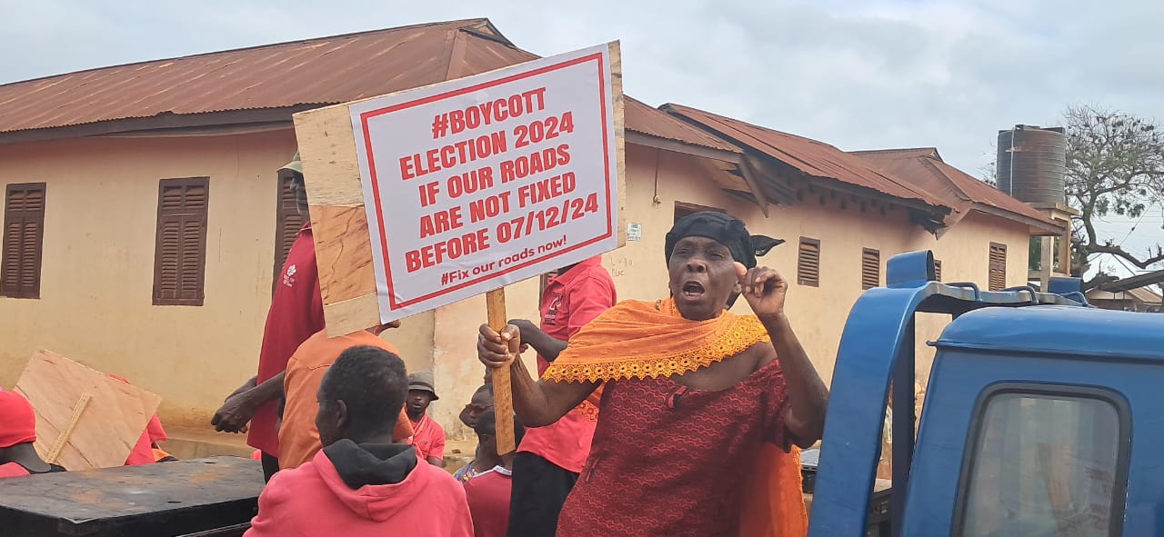 No good roads, no 2024 elections – Gyetiase, Tadiaso protestors warn