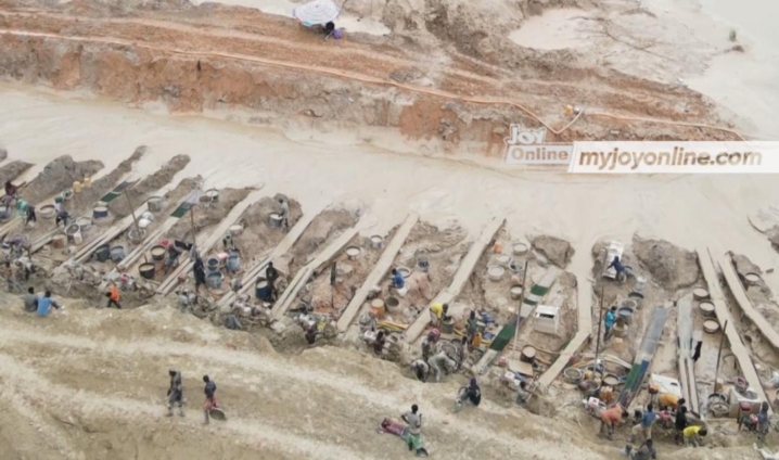 Illegal miners openly extracting gold on Ayamfuri-Wassa Akropong road – Report