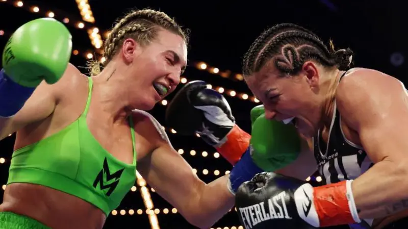 Mikaela Mayer dethrones Sandy Ryan of her WBO welterweight title