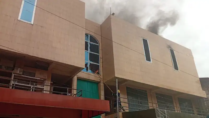 Numerous shops destroyed as fire gut Zongo lane near Rawlings Park