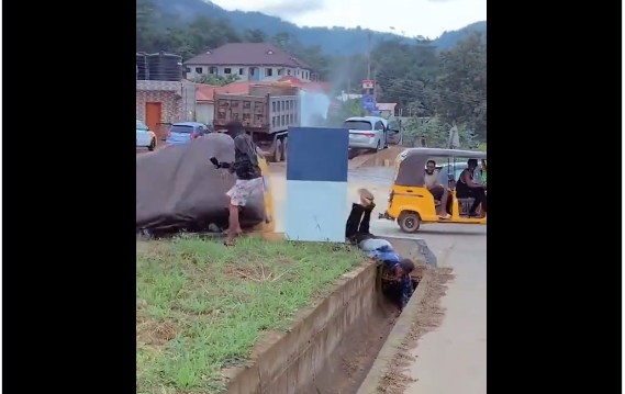 Video: ‘Pragyia’ driver runs into pedestrians at Nkawkaw