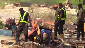 Small Scale Miners burn galamsey equipment at Mankranso – Report