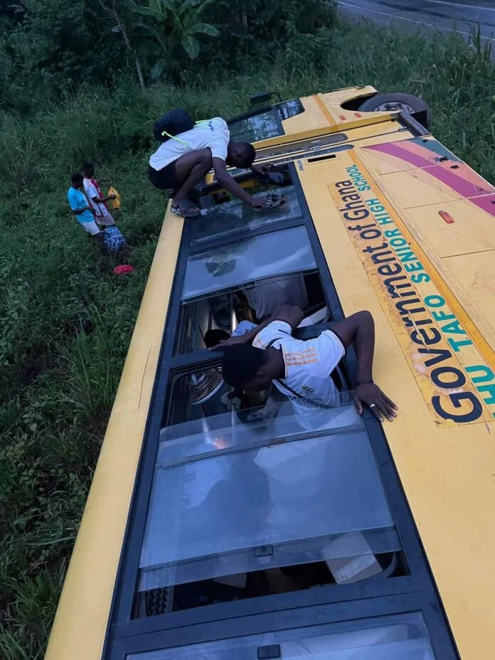 Kwahu Tafo SHS bus crash: many students injured in shocking accident