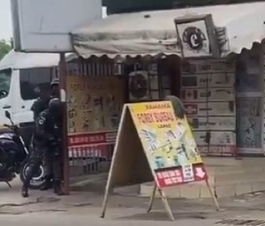 Video: Armed robbers operation foiled by police as they get trapped in forex bureau at Abeka Lapaz