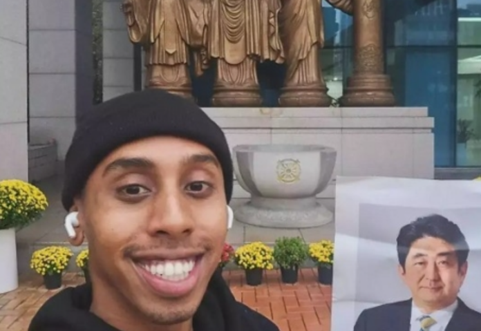 YouTuber from America to be imprisoned for kissing South Korean statue