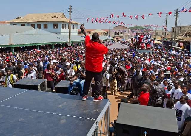 King Paluta, Obour, Diana Asamoah electrify Kwahu NPP rally