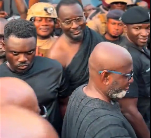 Man gives Akufo-Addo the ‘evil look’ at Akyempimhene’s funeral