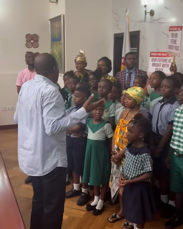 Bagbin conducts school children to sing ‘It is well with my soul’