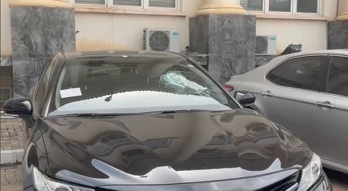 Man detained for smashing windscreens of vehicles at Parliament