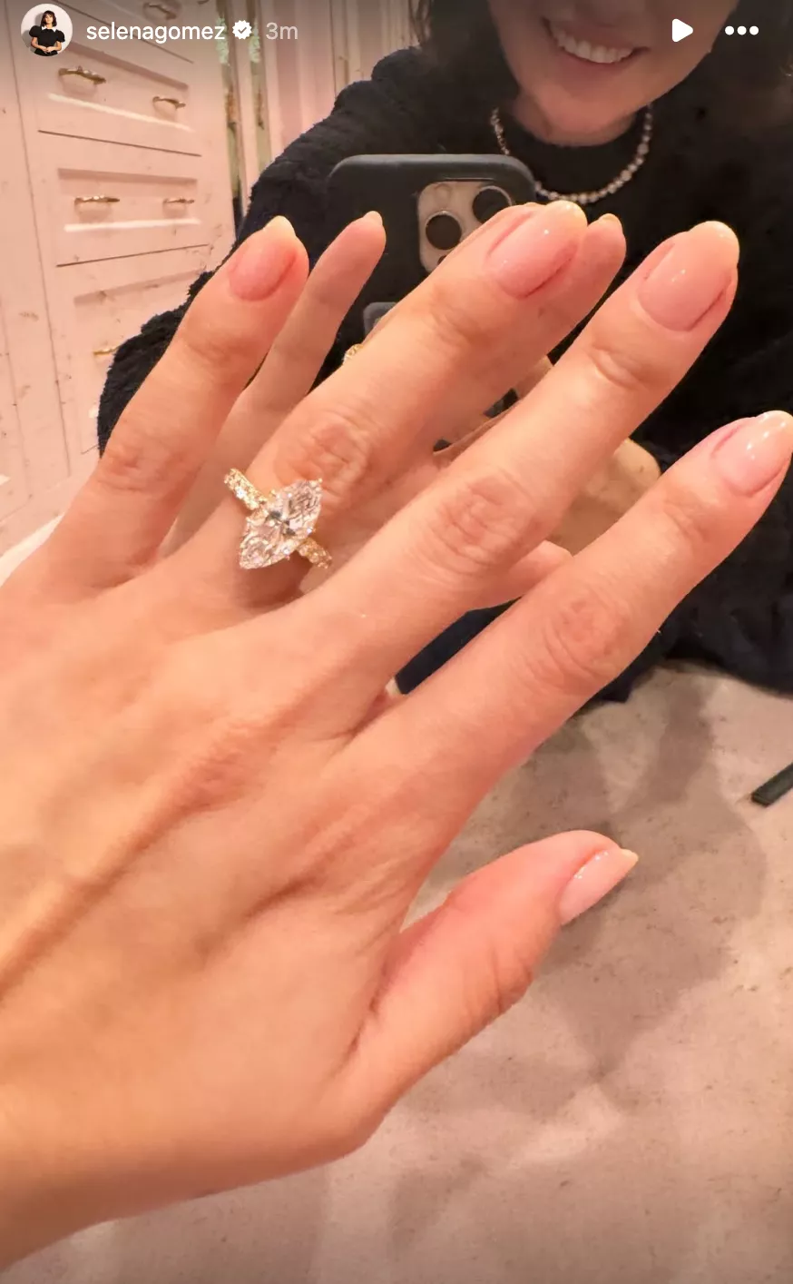 Selina Gomez announces engagement with boyfriend; shows off diamond ring