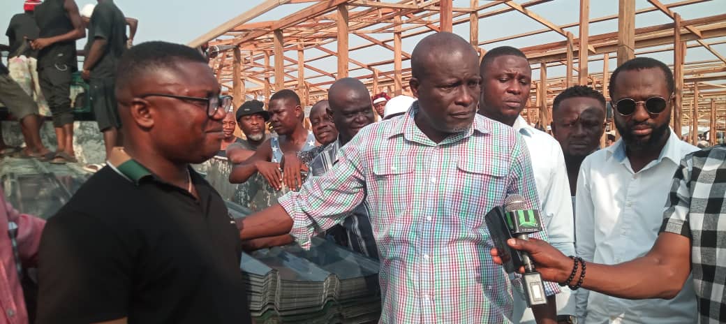 Kantamanto traders receive 250 packets of roofing sheets from Bawumia after fire incident