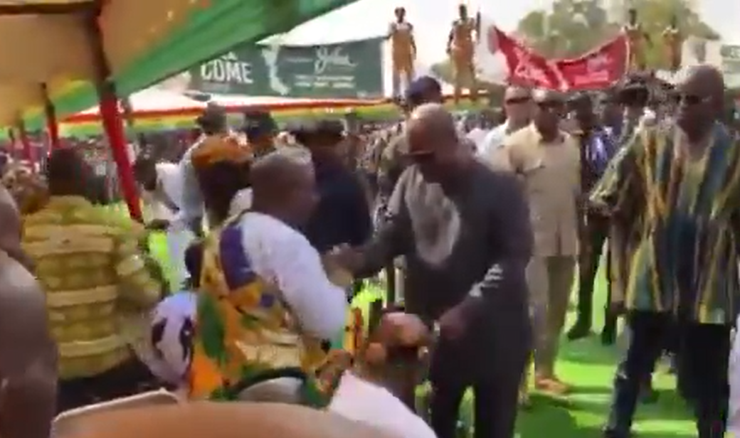 X users react to Mahama requesting chiefs to be seated for greetings