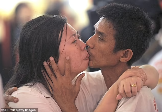 Couples who kissed for 58 hours announces breaks up