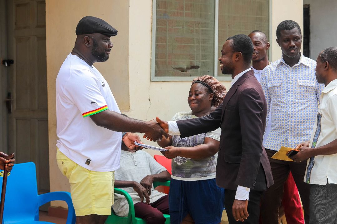 Mpraeso MP donates GHC10K to displaced teachers at Nkyenekyene Presbyterian after fire incident