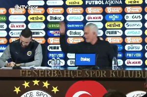 Video: Mourinho playfully slaps the translator on the shoulder after he interprets ‘twilight’ as ‘toilet’