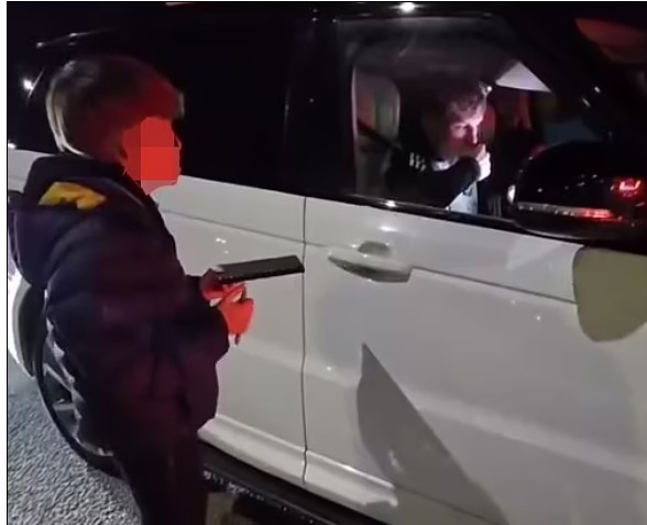 Man Utd’s Garnacho under fire after seemingly ignoring young Man Utd supporter’s autograph plea