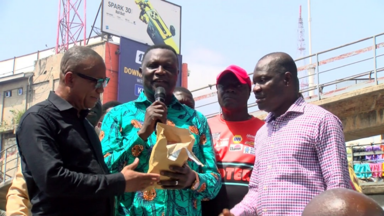 Dr Yaw Adutwum supports Adum PZ fire victims with GHS100,000, 200 cement bags